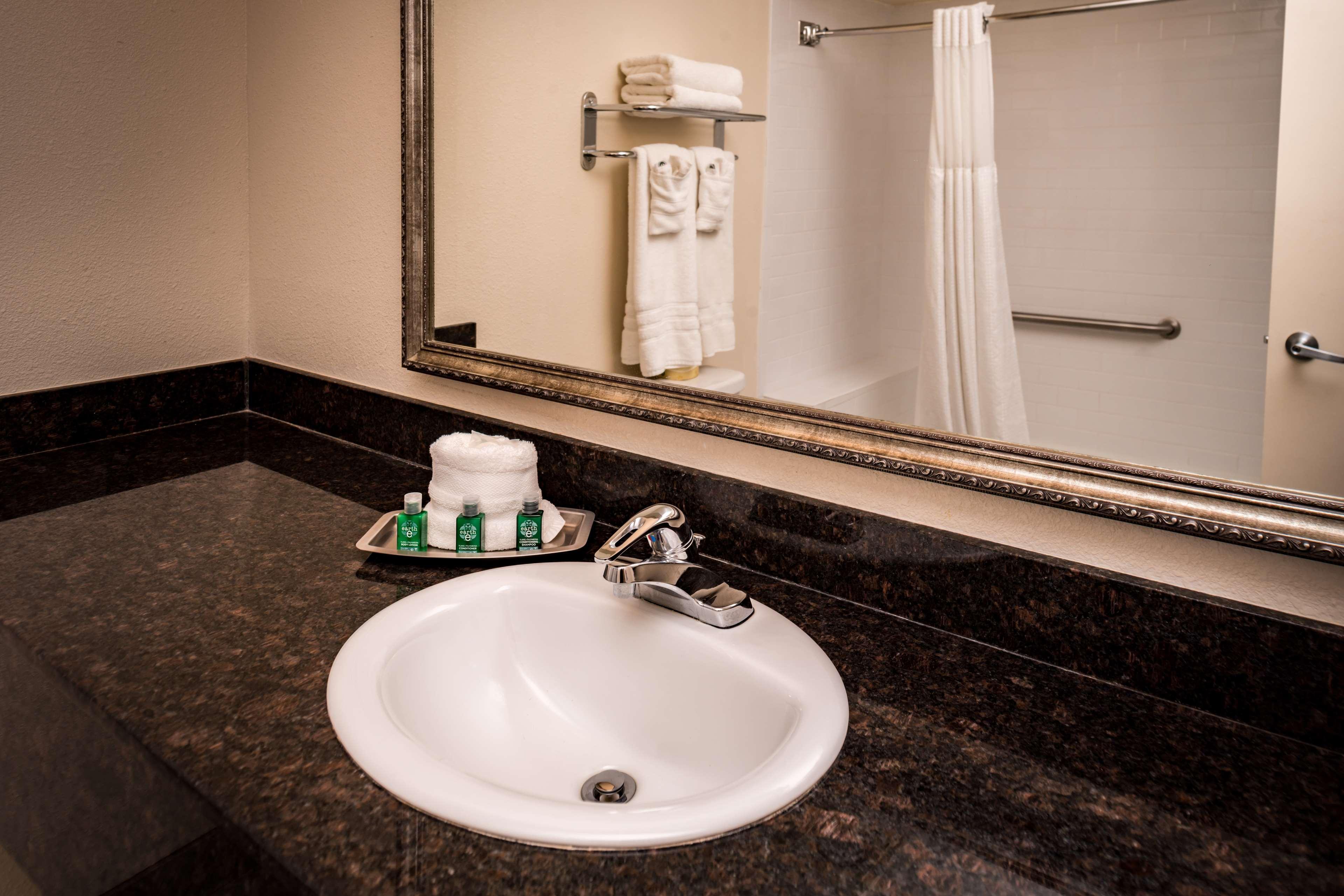 Best Western Airport Albuquerque Innsuites Hotel & Suites מראה חיצוני תמונה