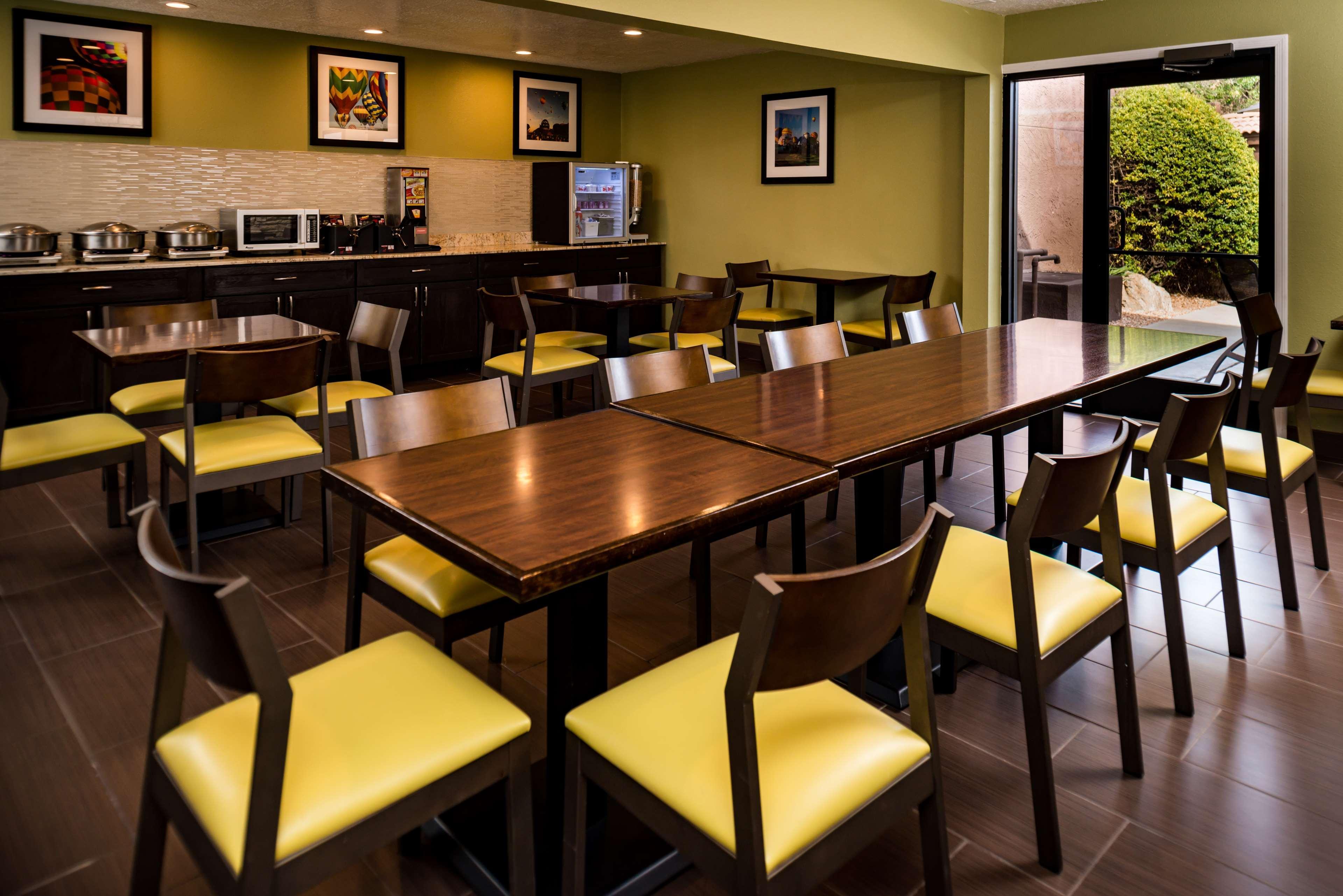 Best Western Airport Albuquerque Innsuites Hotel & Suites מראה חיצוני תמונה