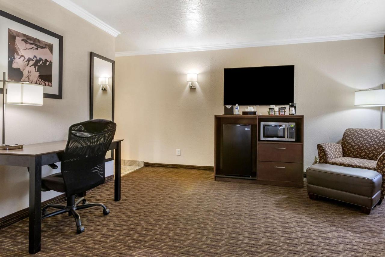 Best Western Airport Albuquerque Innsuites Hotel & Suites מראה חיצוני תמונה