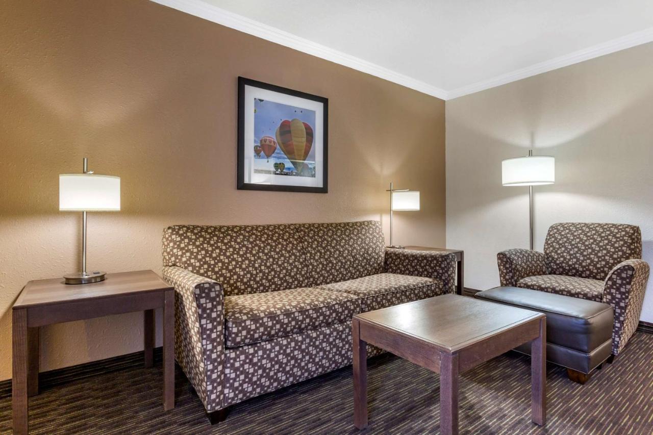 Best Western Airport Albuquerque Innsuites Hotel & Suites מראה חיצוני תמונה